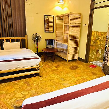 Afro Smile Hotel & Guest House Jinja Esterno foto