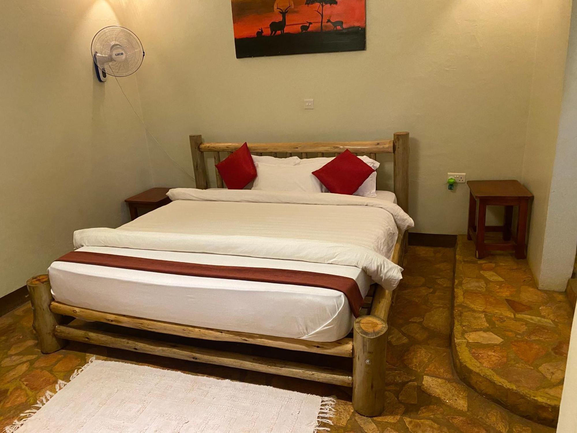 Afro Smile Hotel & Guest House Jinja Esterno foto