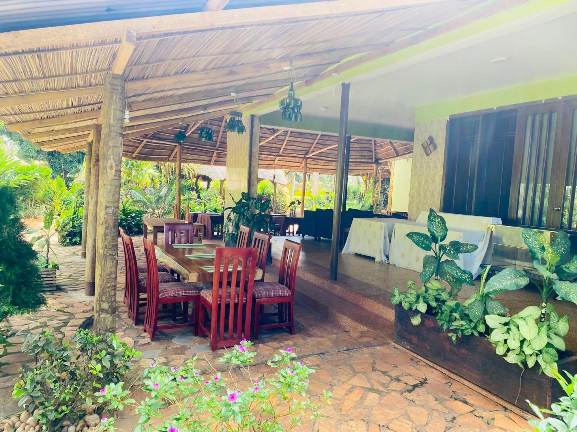 Afro Smile Hotel & Guest House Jinja Esterno foto