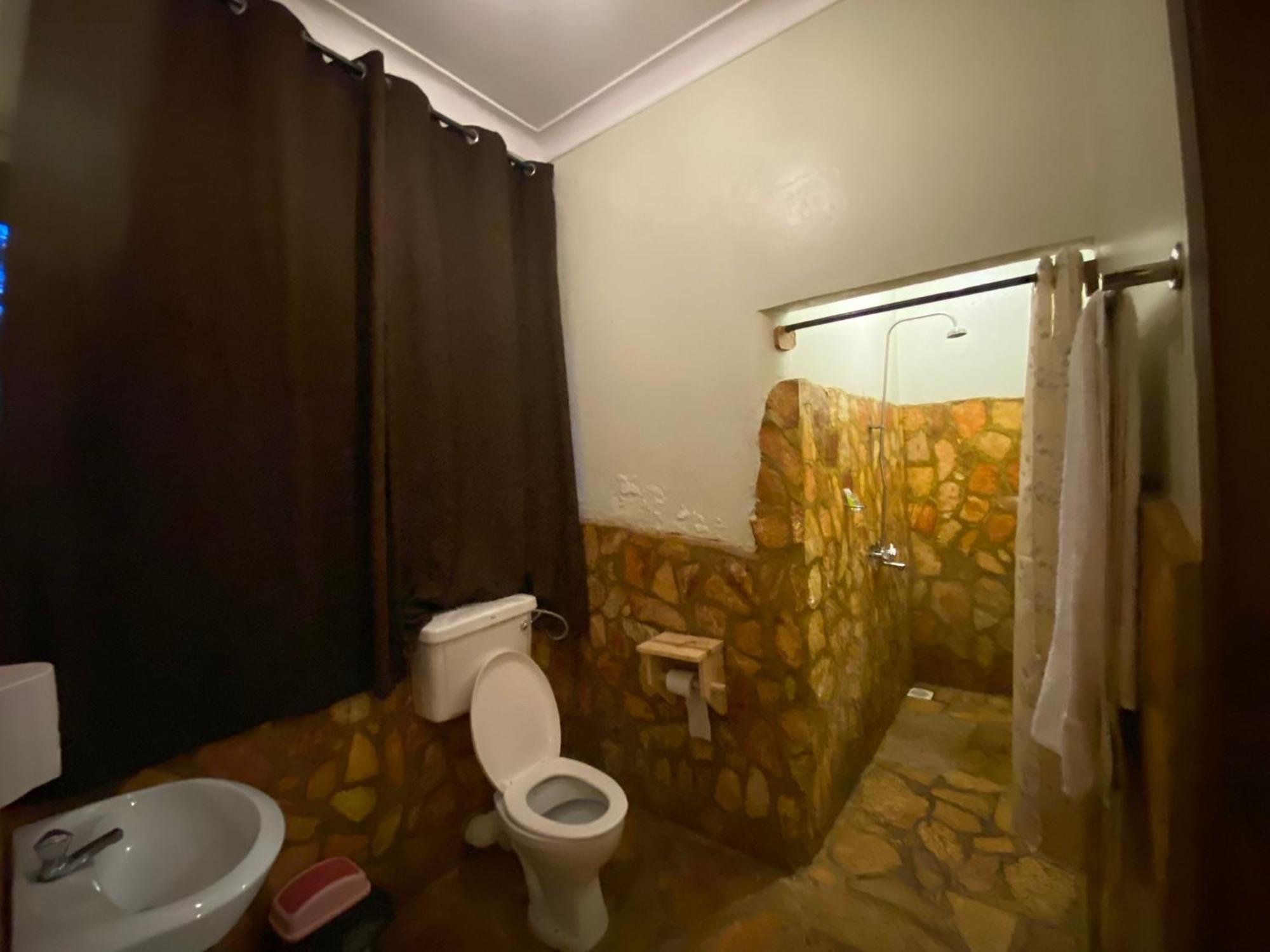 Afro Smile Hotel & Guest House Jinja Esterno foto