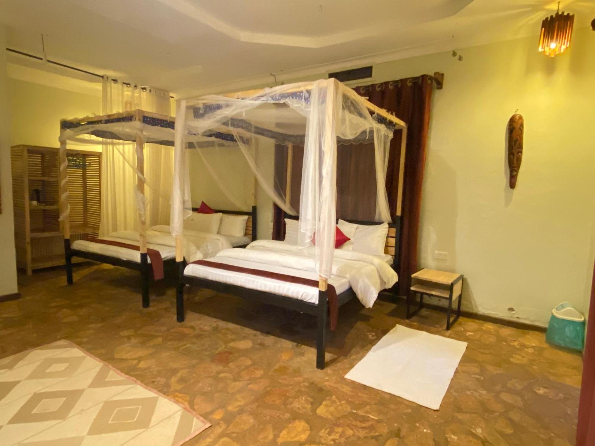 Afro Smile Hotel & Guest House Jinja Esterno foto