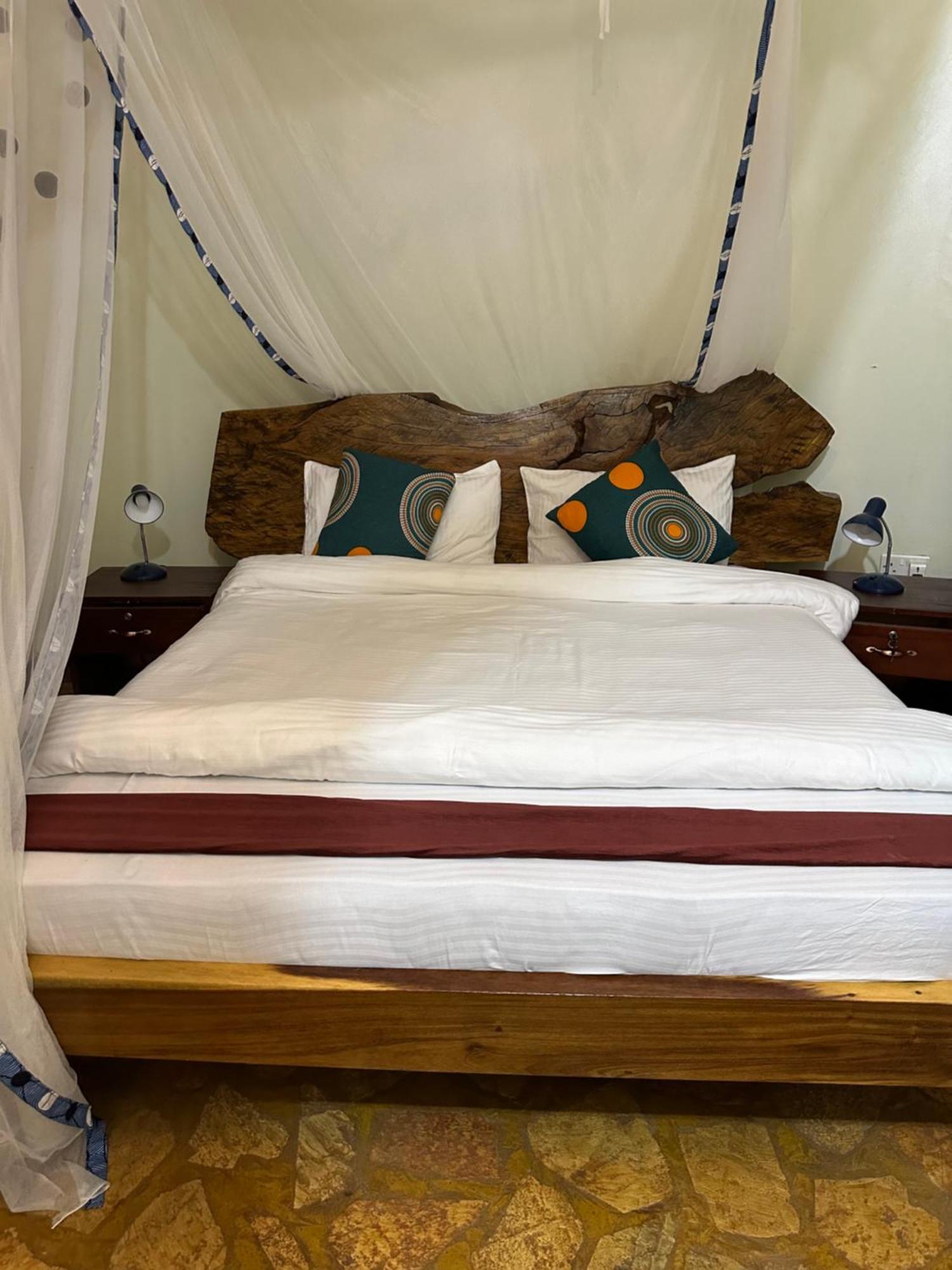 Afro Smile Hotel & Guest House Jinja Esterno foto