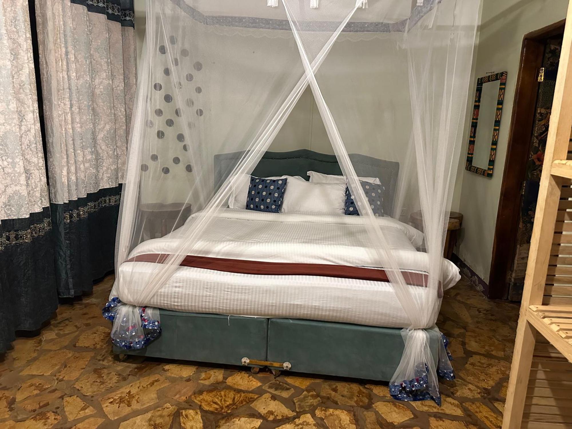 Afro Smile Hotel & Guest House Jinja Esterno foto