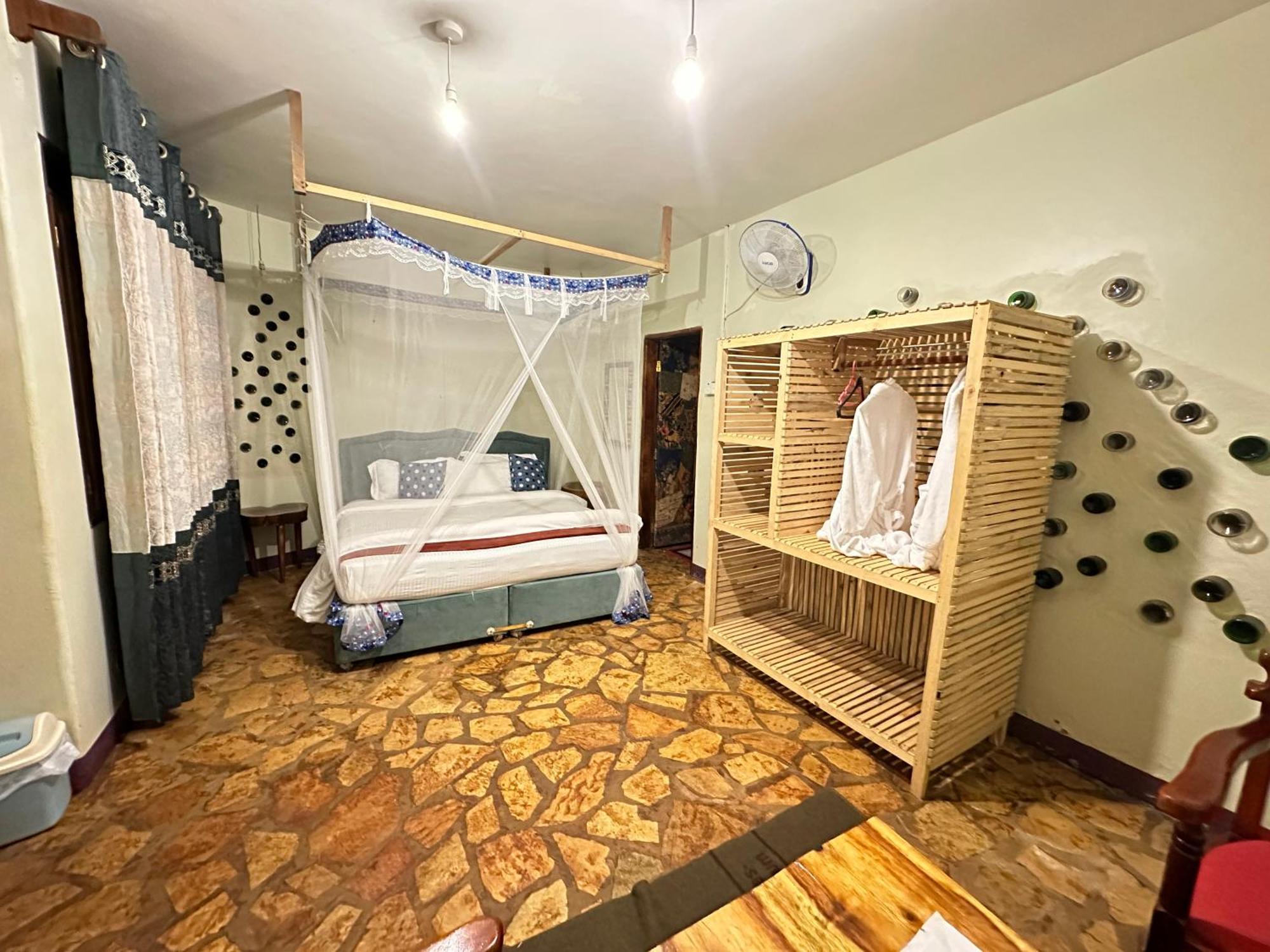 Afro Smile Hotel & Guest House Jinja Esterno foto