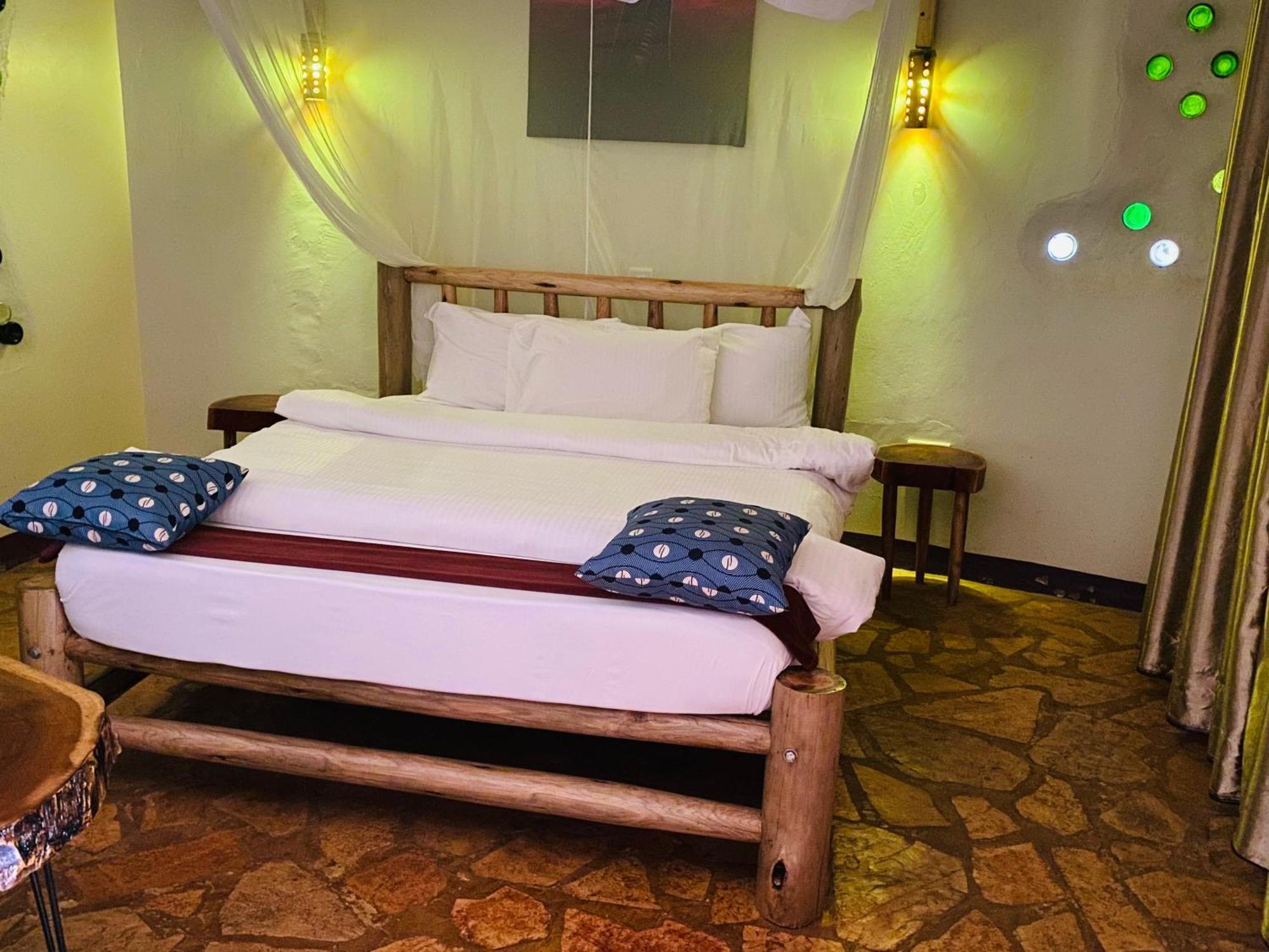 Afro Smile Hotel & Guest House Jinja Esterno foto