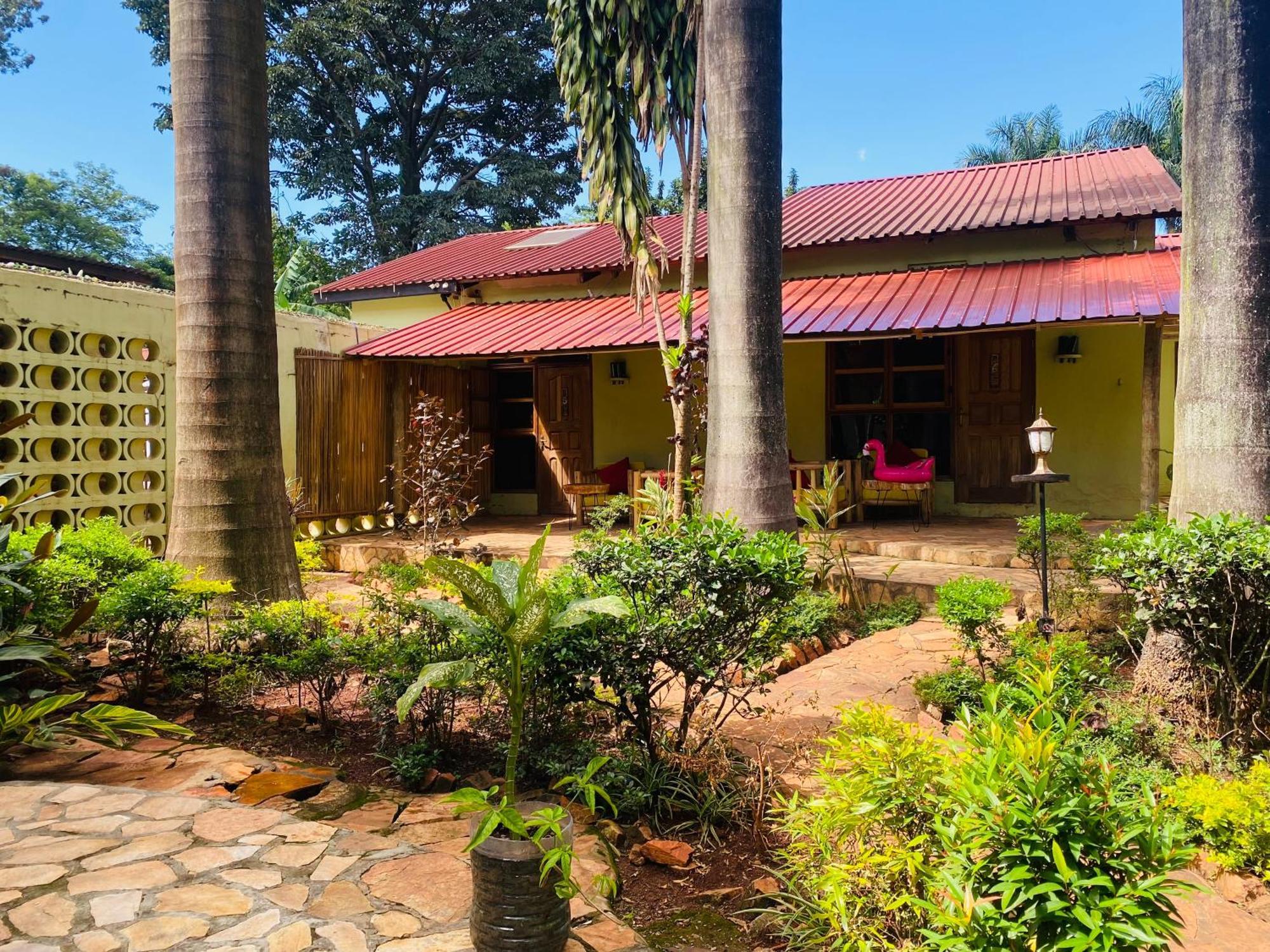 Afro Smile Hotel & Guest House Jinja Esterno foto