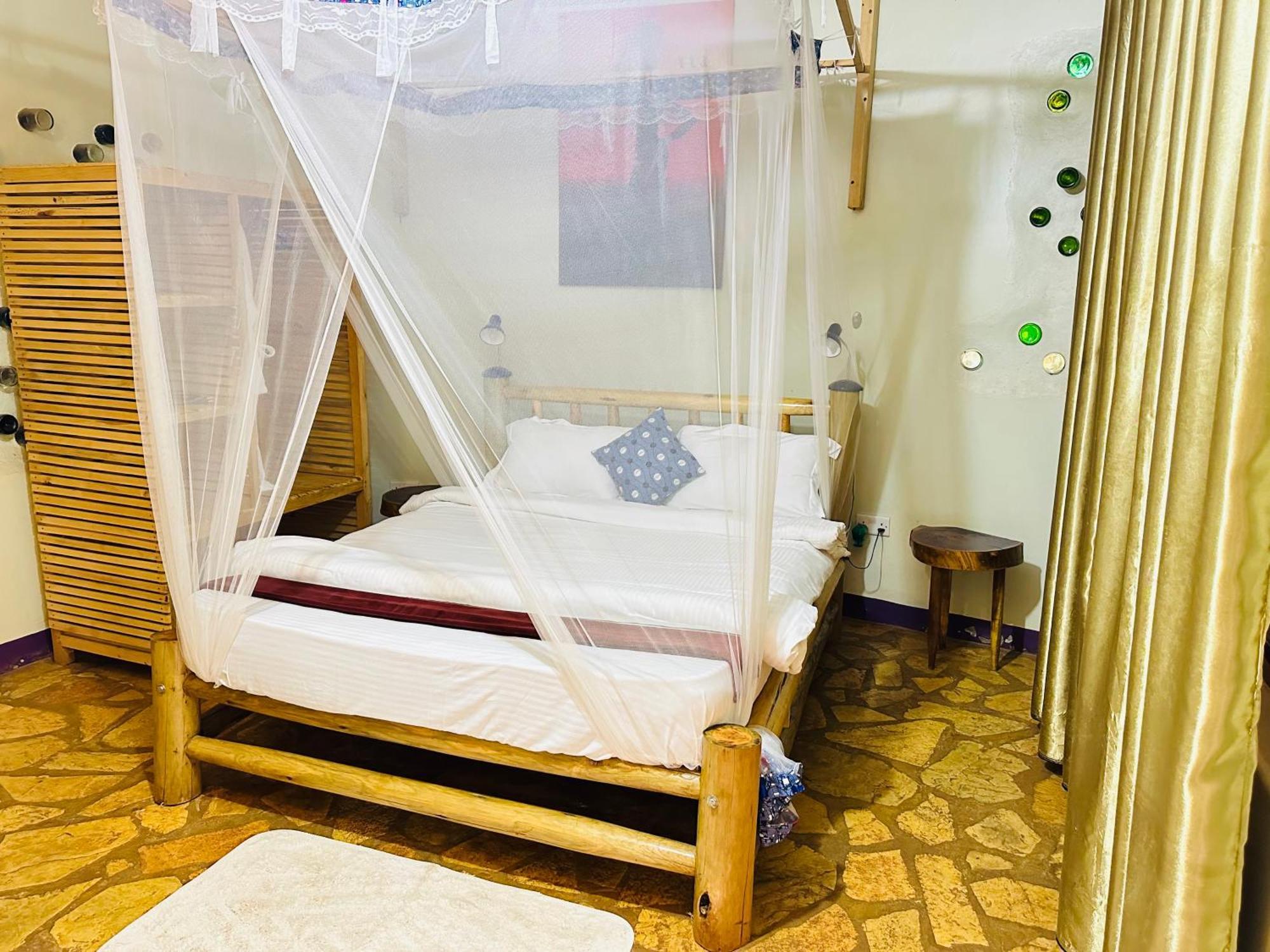 Afro Smile Hotel & Guest House Jinja Esterno foto