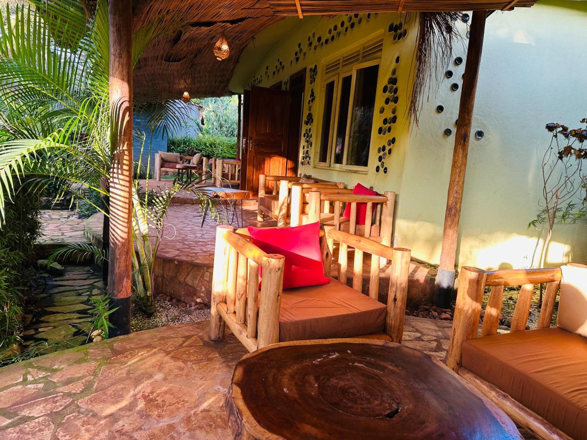 Afro Smile Hotel & Guest House Jinja Esterno foto