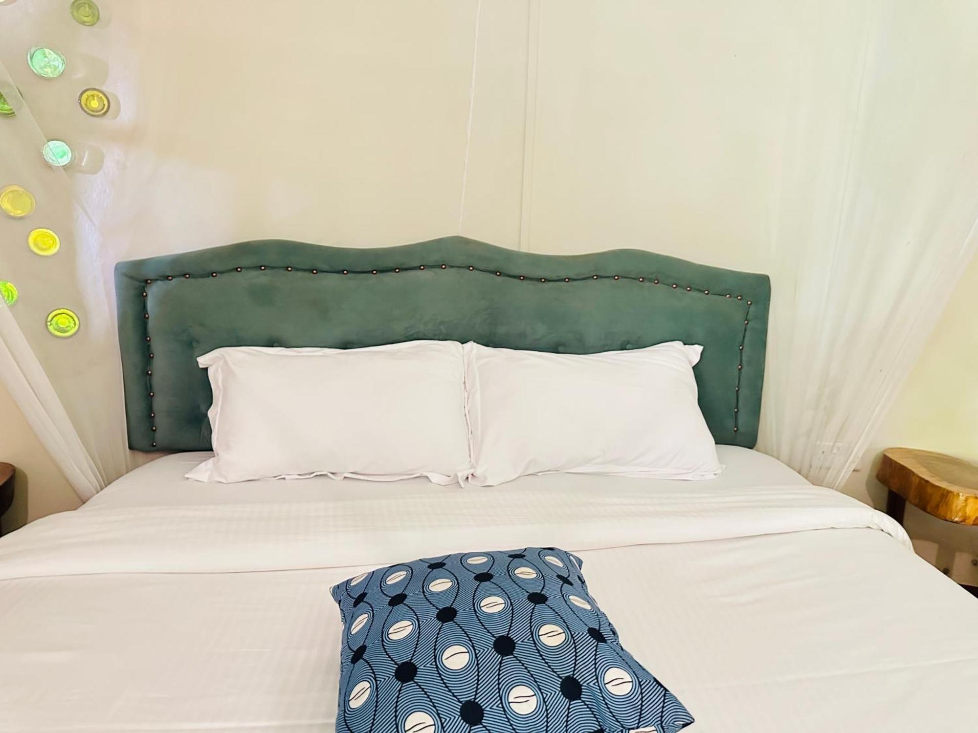 Afro Smile Hotel & Guest House Jinja Esterno foto