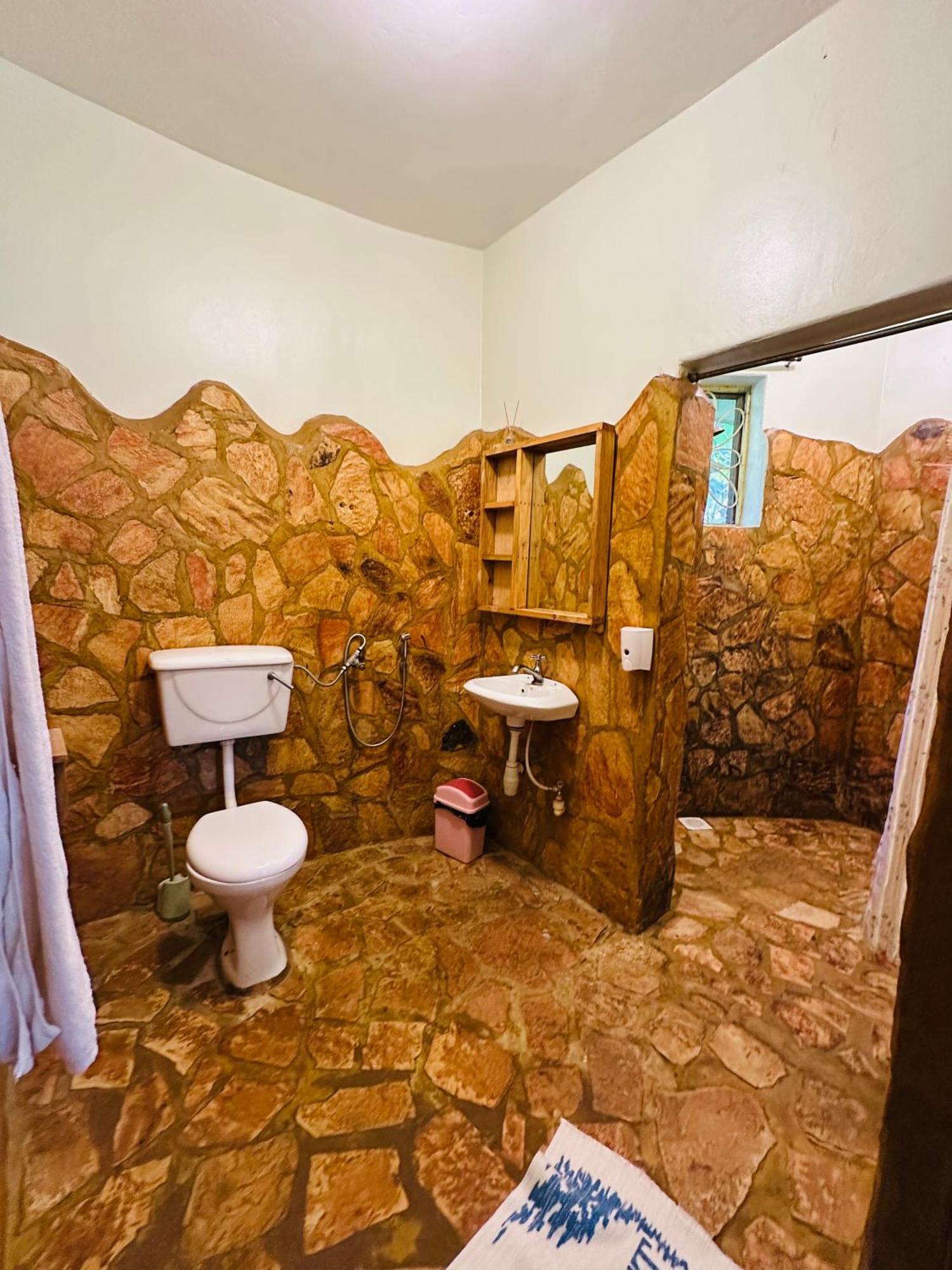 Afro Smile Hotel & Guest House Jinja Esterno foto