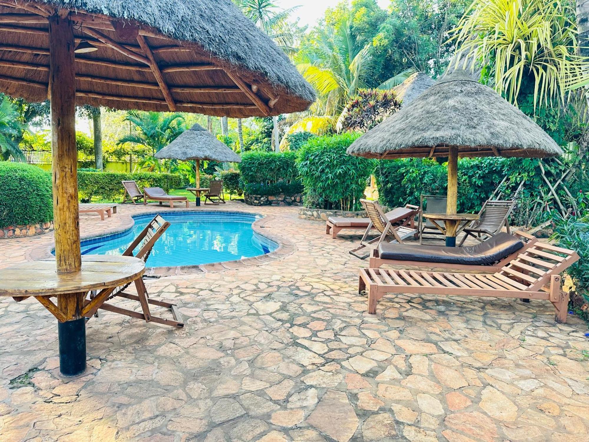 Afro Smile Hotel & Guest House Jinja Esterno foto