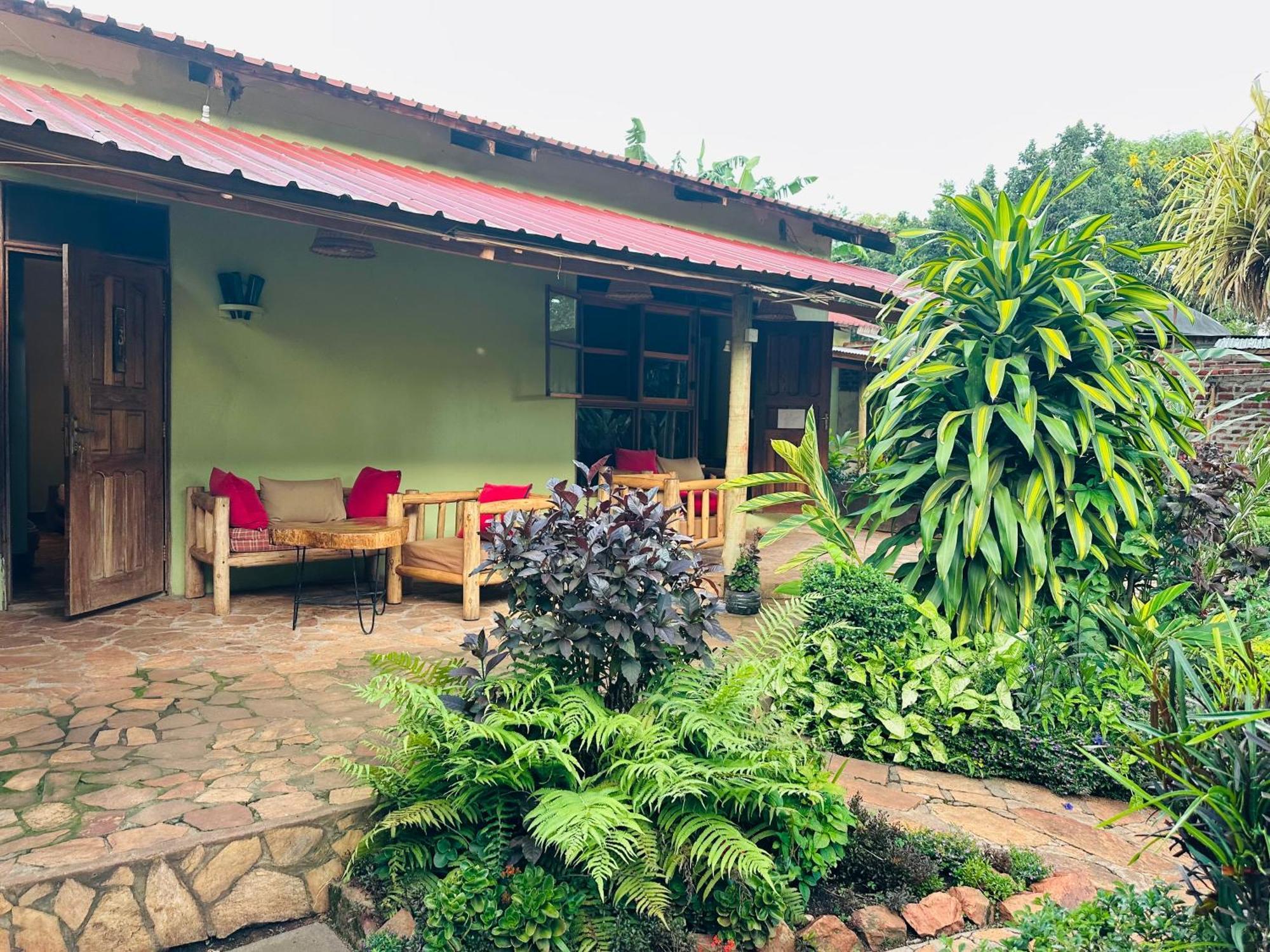 Afro Smile Hotel & Guest House Jinja Esterno foto