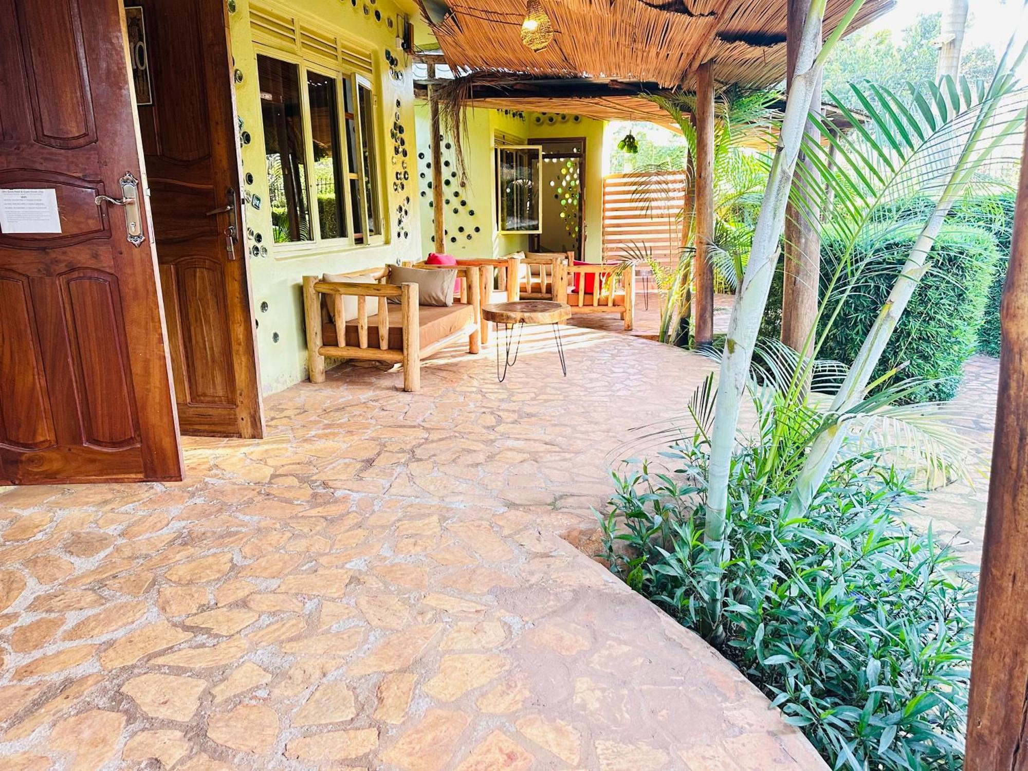 Afro Smile Hotel & Guest House Jinja Esterno foto