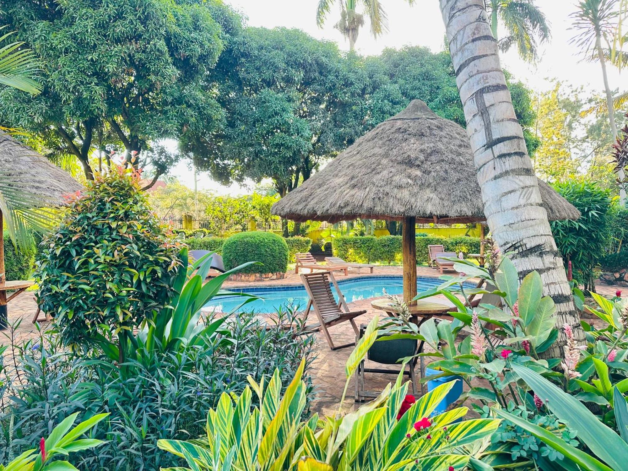 Afro Smile Hotel & Guest House Jinja Esterno foto